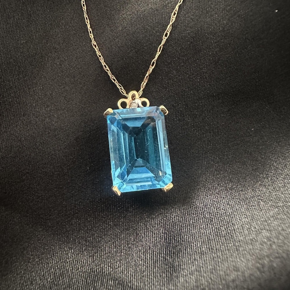 10K Gold Swiss Blue Topaz Diamond Accent‎ Pendant Necklace Emerald Cut 22" Chain